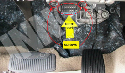 OBDII-connection-shows-position-of-port-and-screws